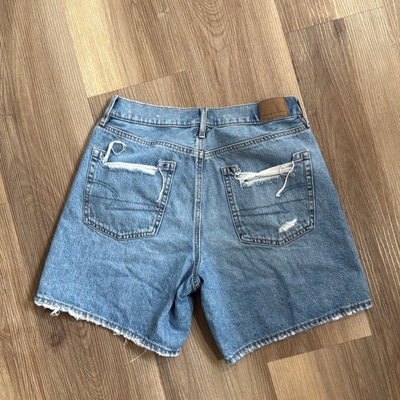 American Eagle Denim High Rise 90s Boyfriend Shorts Distressed Size 6 - Picture 6 of 6
